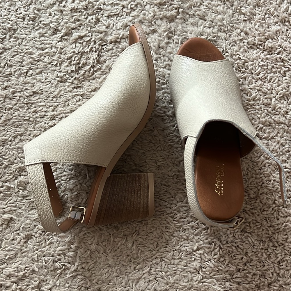 NWT // L’ Artigiano Lucchese Made in Italy tan leather sandals